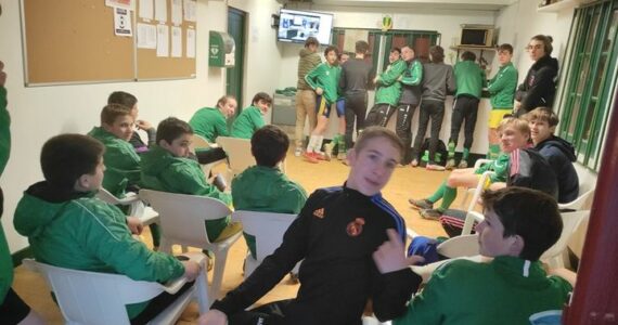 Les U15/U17 suivent le direct du tirage au sort des